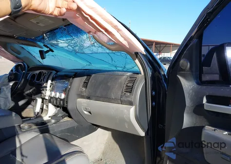 2009 Toyota Tundra Limited 5.7L V8 z USA, uszkodzony, nr VIN 5TFDW58169X090544